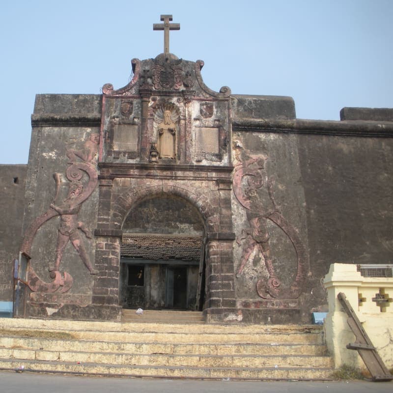 Fort São Jerónimo (Nani Daman Fort) beside the Daman Ganga estuary