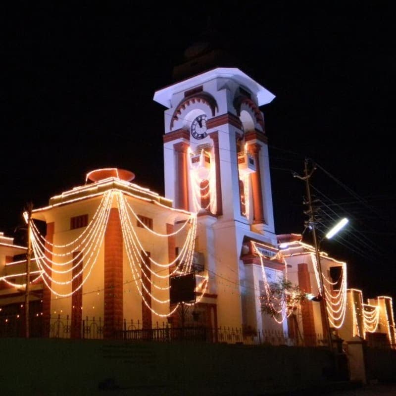 Clock tower and public library at Tower Chowk, Himmatnagar
