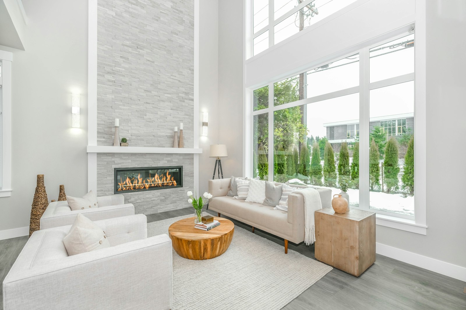 Invisible grill design for window: bright living room with a full-height window wall and an unobstructed view of the garden